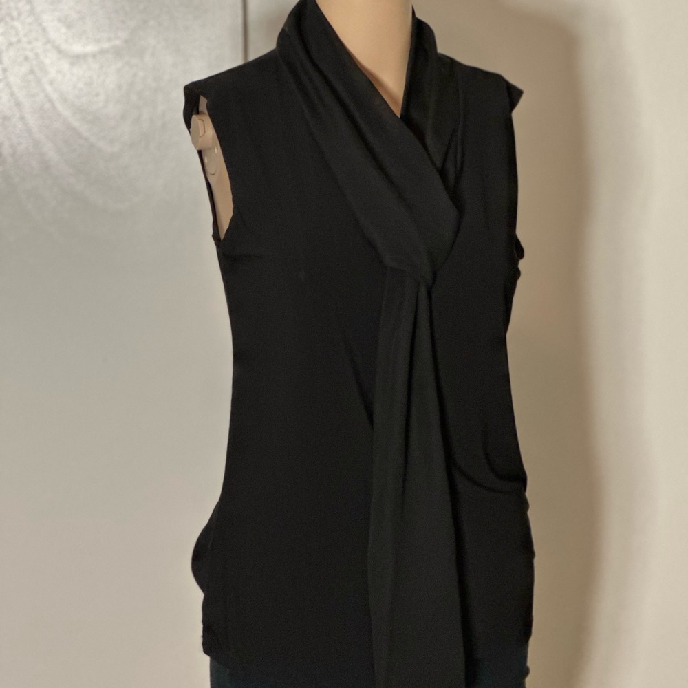 Chic Black Sleeveless Women's Blouse